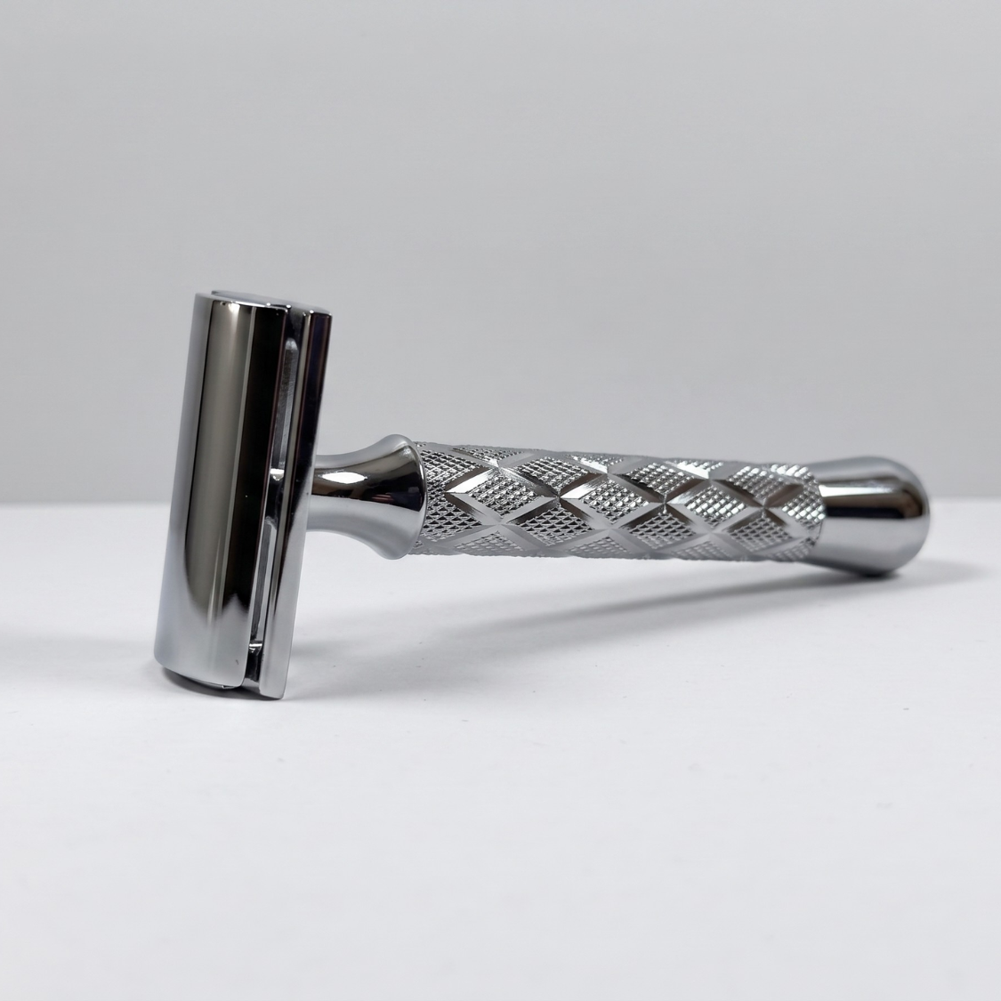 Romer-7 555 Hybrid Double Edge Safety Razor - Chrome Diamond Cut Handle