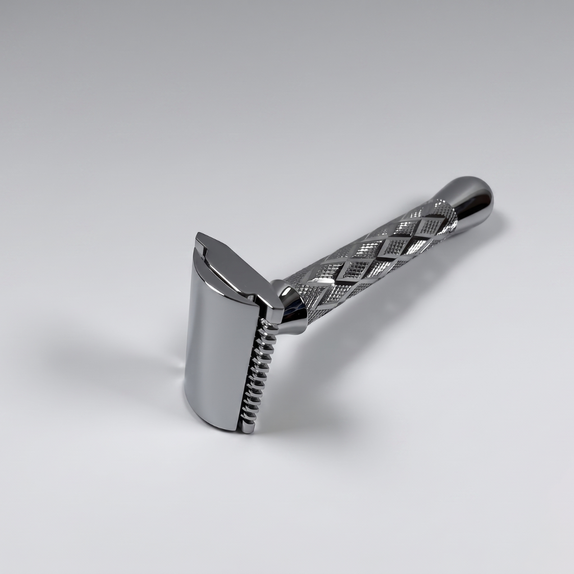 Romer-7 555 Hybrid Double Edge Safety Razor - Chrome Diamond Cut Handle